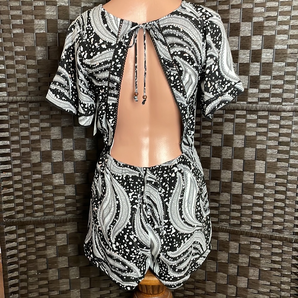 VOLCOM•ROMPER - Picture 3 of 6